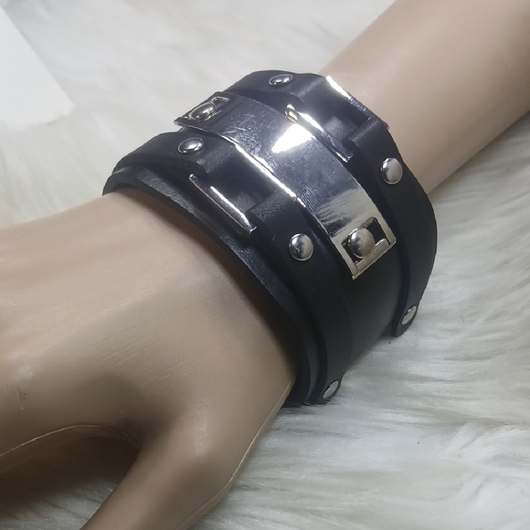 paparazzi Jewelry - Paparazzi Black Bracelet with Silver Details Urban And Rock Unisex